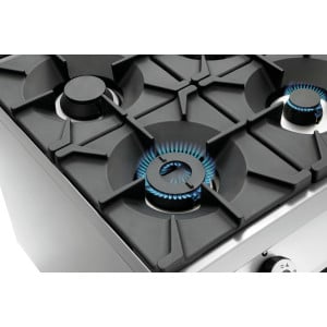 Fornuis met 6 krachtige branders serie 900 - Gasoven GN 2/1 en kast van het merk Bartscher