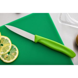 Groen Officemes met gekarteld lemmet van 8 cm - Victorinox - Fourniresto