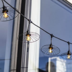 Guirlande Lichtslinger Buiten met Stalen Lampenkap en Filamentlamp - Chic Cage Light - Lumisky
